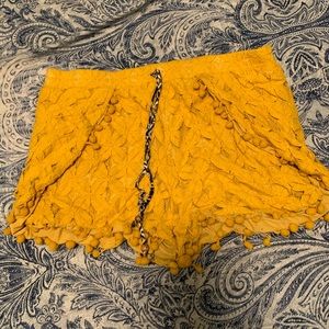 Cute embroidered lace shorts